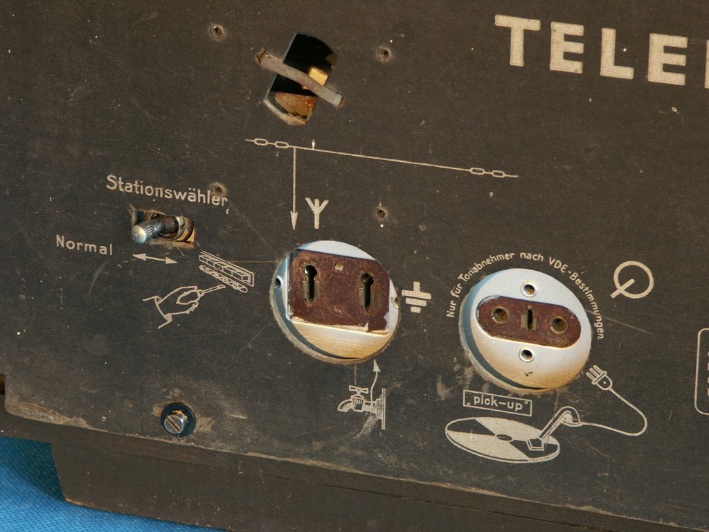 ������� ������ ������� �������� - 
TELEFUNKEN 860 WK - �������� ������������� � �������� ������������ �������

